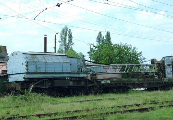 Заброшенный железнодорожный вокзал и депо в городе Сухуми, Абхазия.